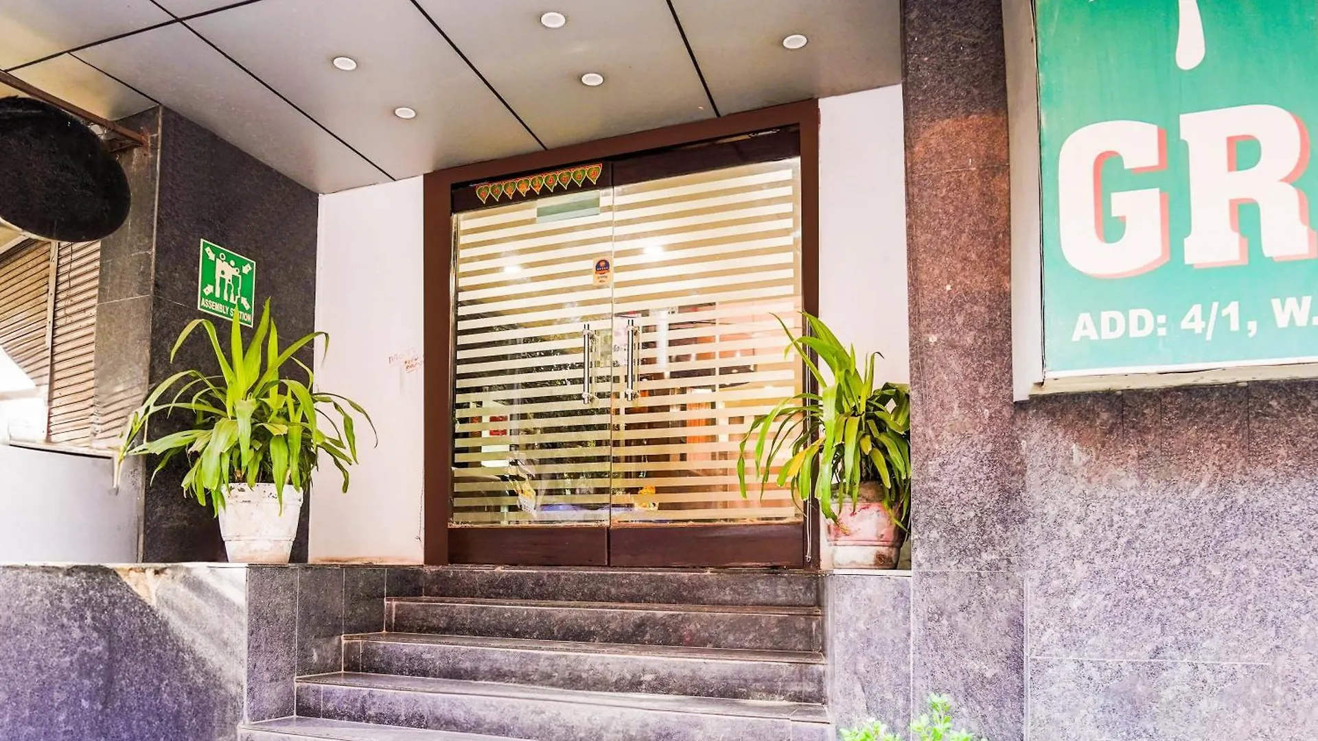 ****  Hotel O Grand Peepal Delhi  India