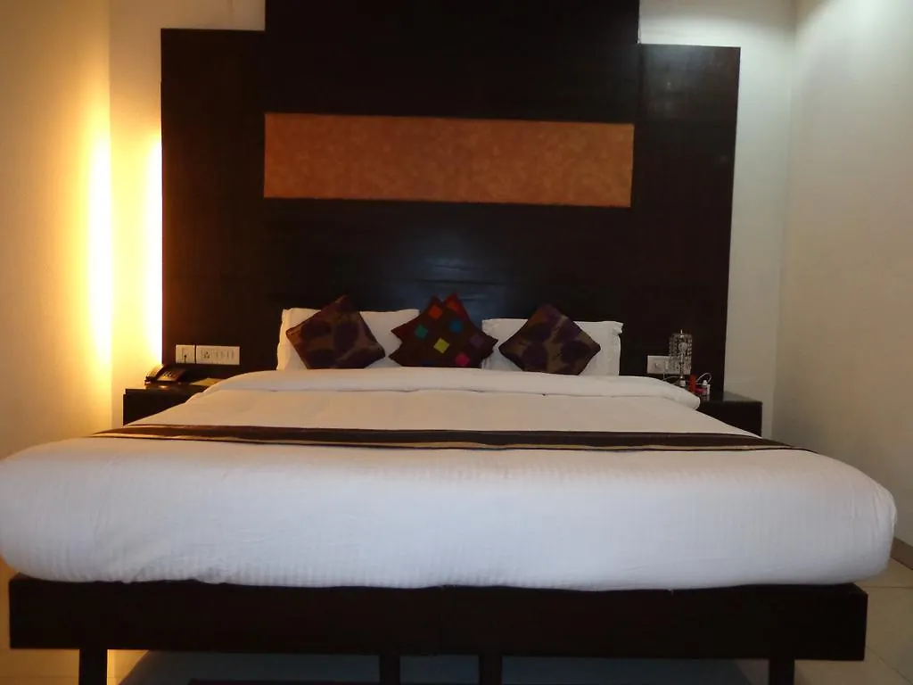 Hotel O Grand Peepal Delhi