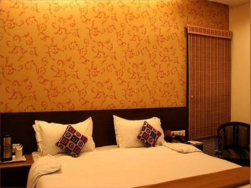 Hotel O Grand Peepal Delhi