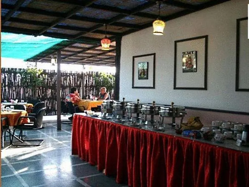Hotel O Grand Peepal Delhi