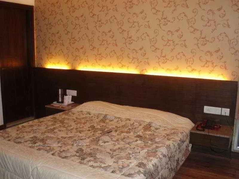 ****  Hotel O Grand Peepal Delhi  India