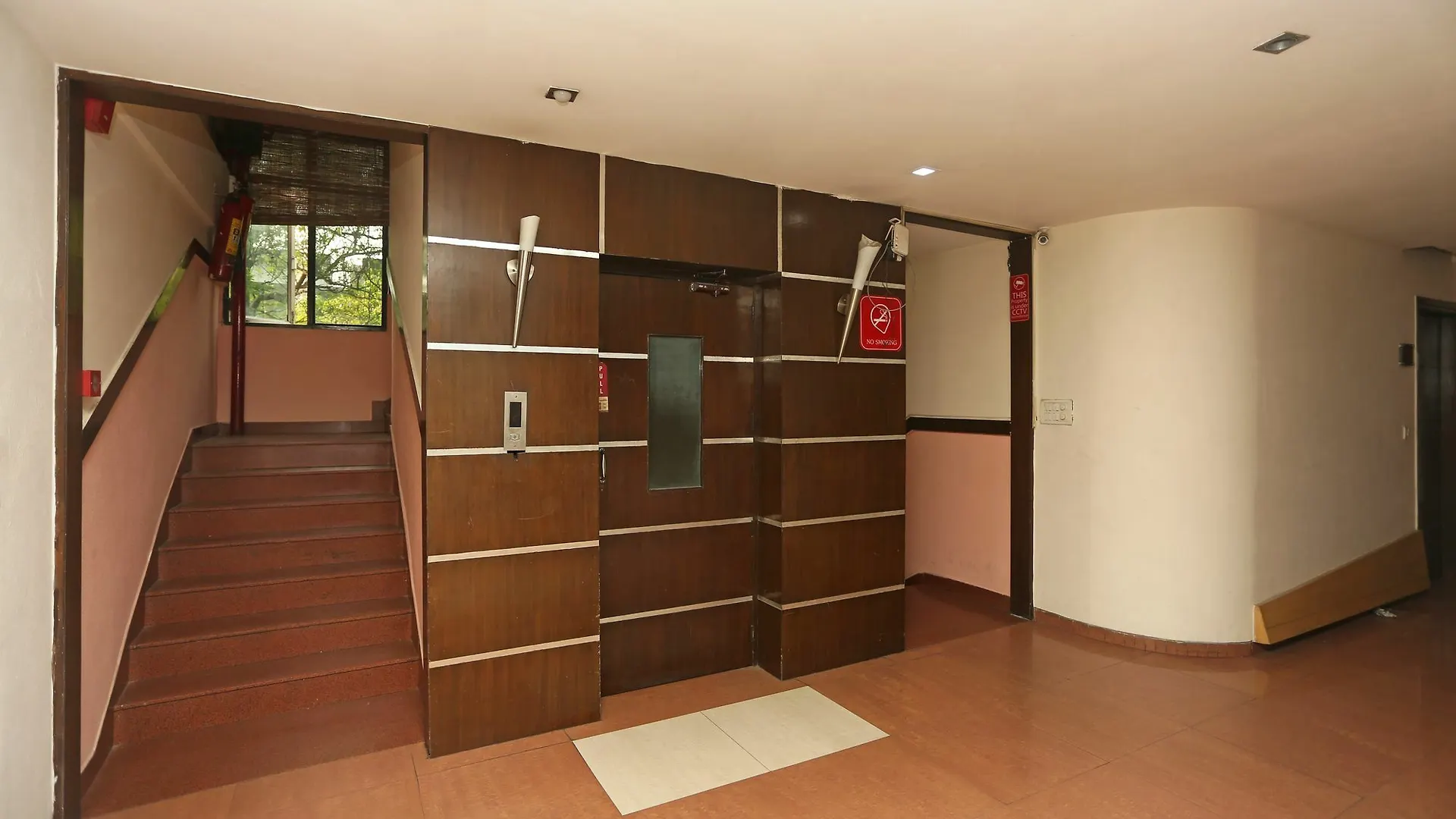 Hotel O Grand Peepal Delhi