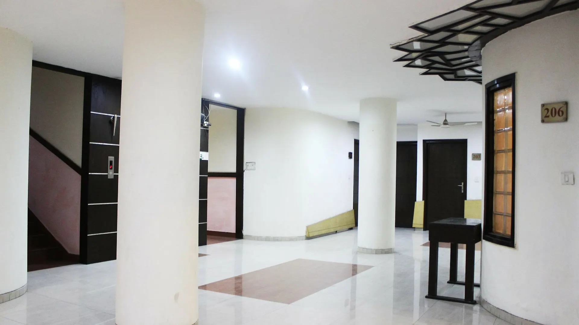 Hotel O Grand Peepal Delhi