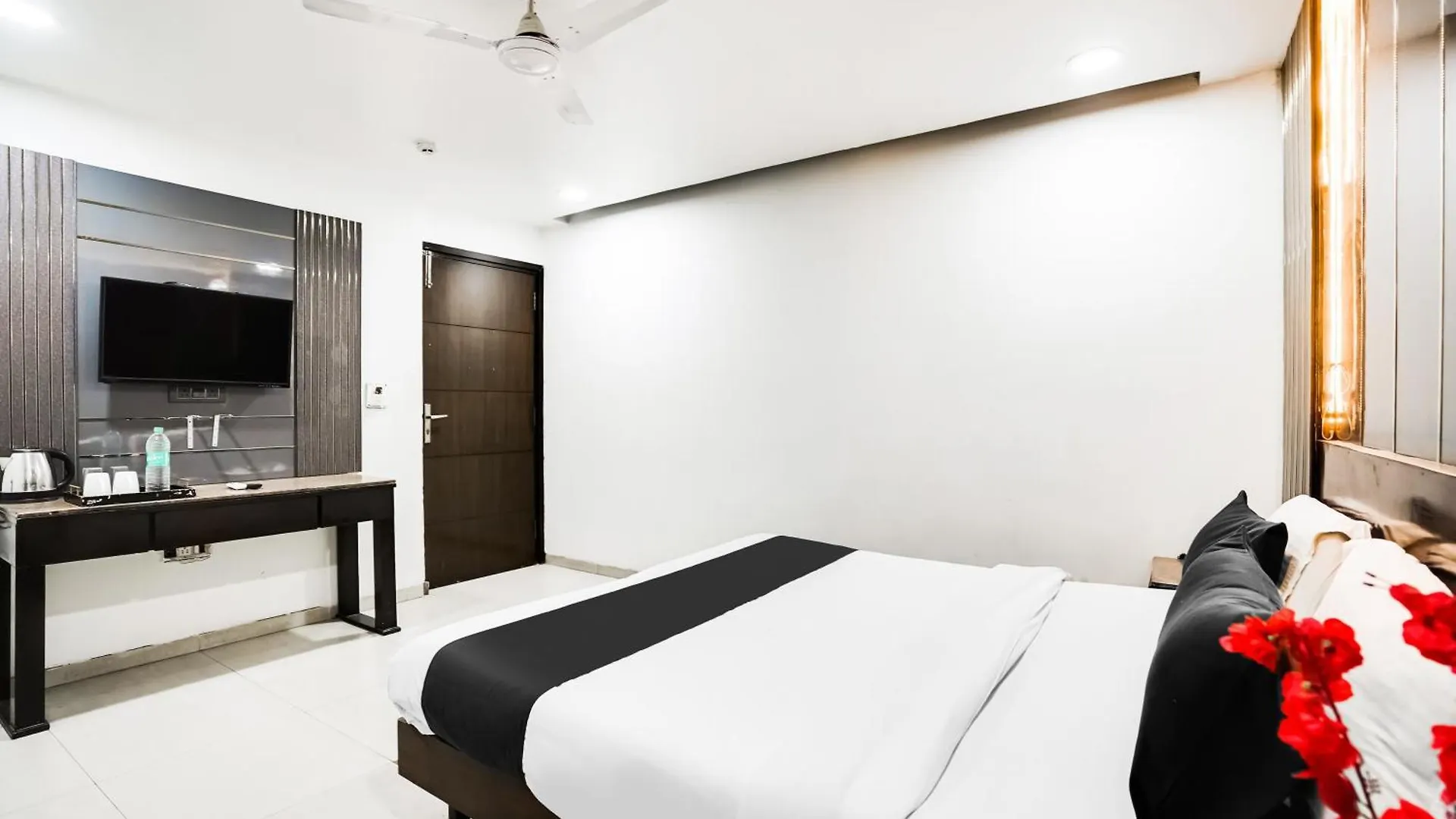 Hotel O Grand Peepal Dillí