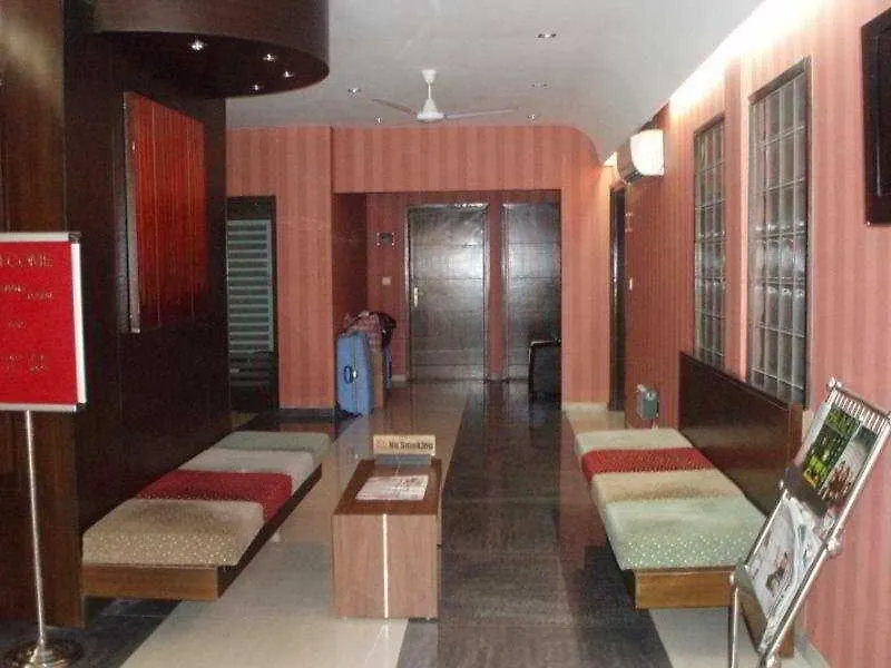 Hotel O Grand Peepal Delhi